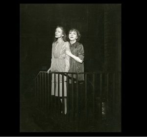 Julie Haydon as Laura and Laurette Taylor as Amando in the famous first production of “The Glass Menagerie”, 1945 tenessee williams